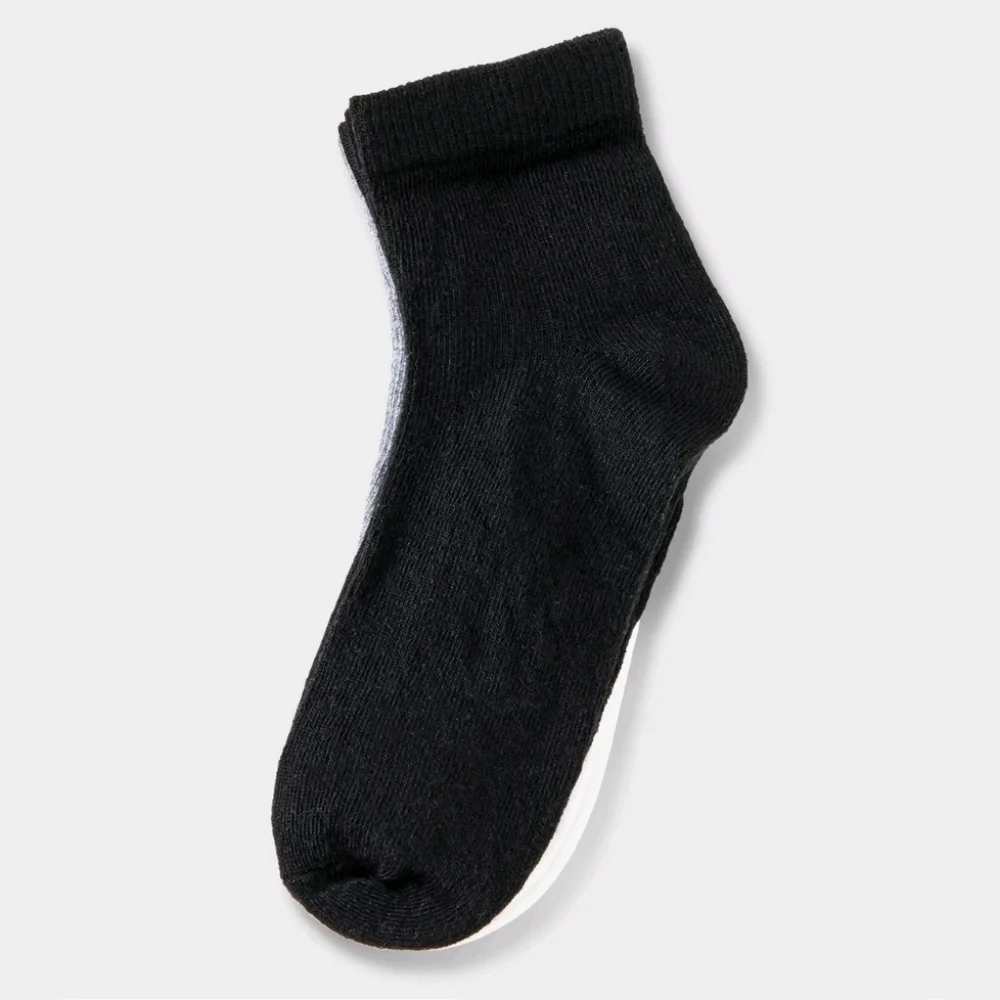 Kid's 8 pk ankle socks.